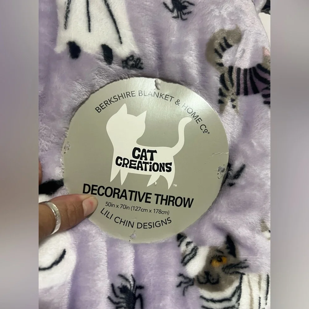 NWT Berkshire Purple Oversized Reversible Fleece Halloween Cat Throw Blanket